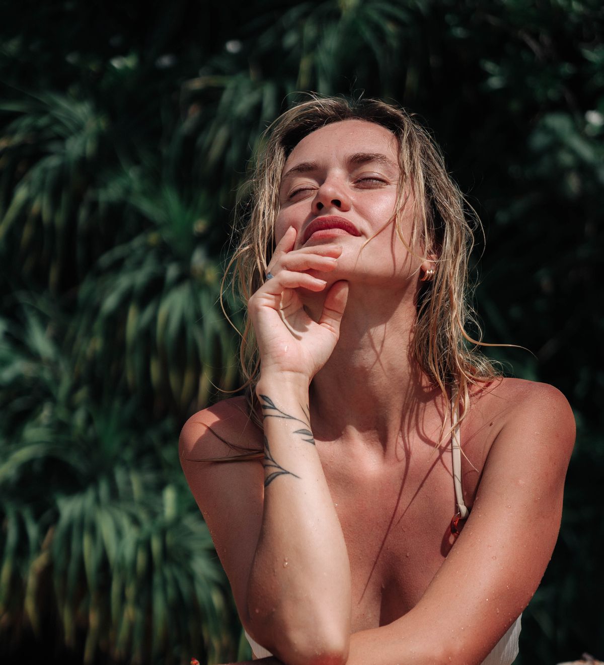 Sun-kissed golden glow, tanning at Salon C